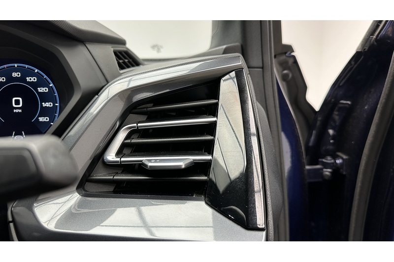 Audi Q4 e-tron Black Edition - U4023