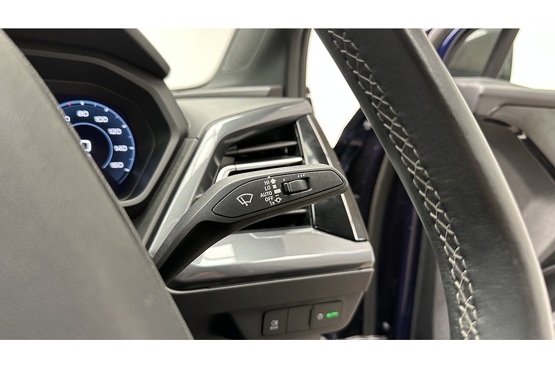Audi Q4 e-tron Black Edition - U4023