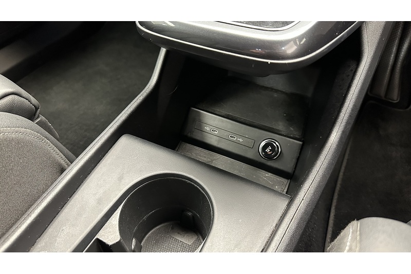 Audi Q4 e-tron Black Edition - U4023
