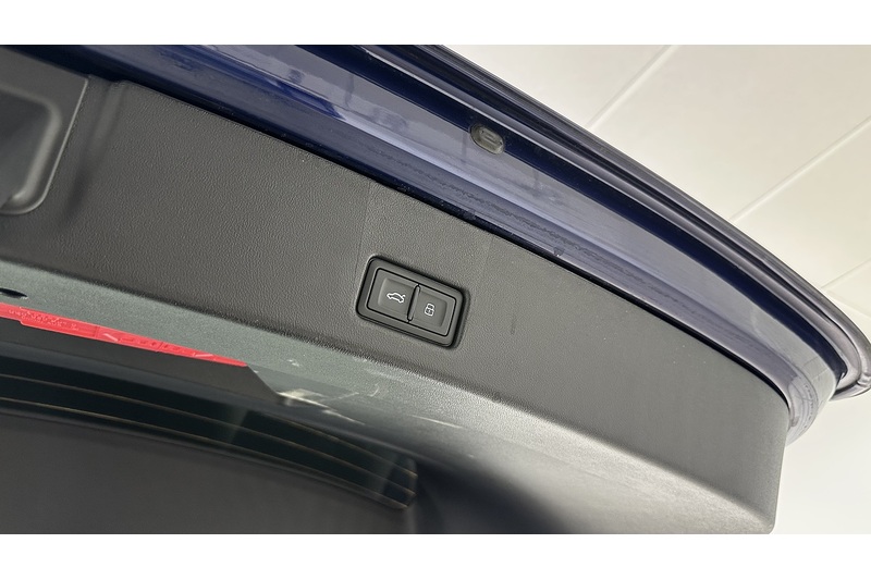 Audi Q4 e-tron Black Edition - U4023