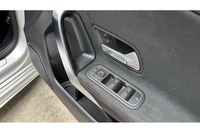 Mercedes-Benz A Class A180 AMG Line - U4052