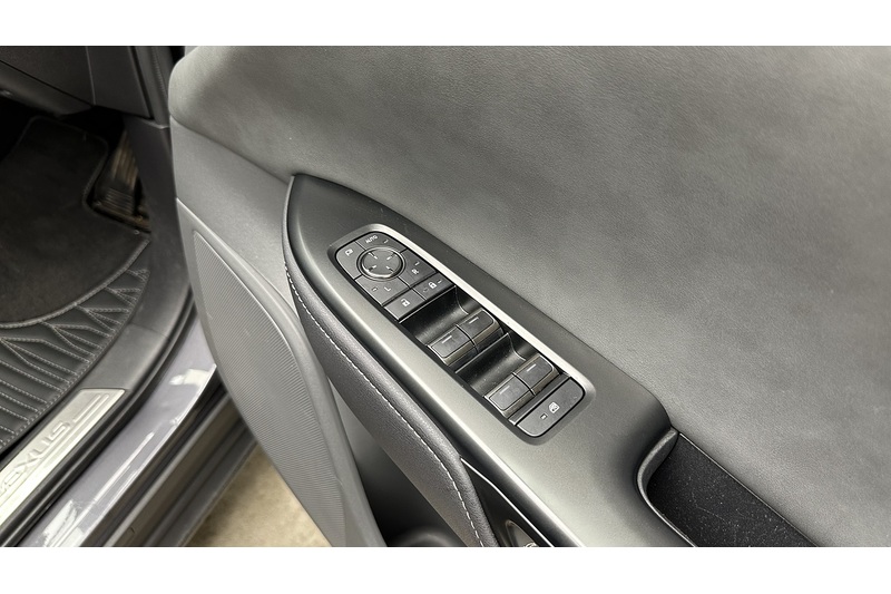 Lexus RZ 450e Premium - U4059