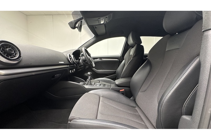 Audi A3 TFSI Black Edition - U4068