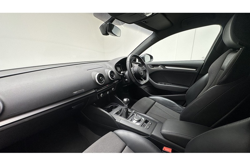 Audi A3 TFSI Black Edition - U4068
