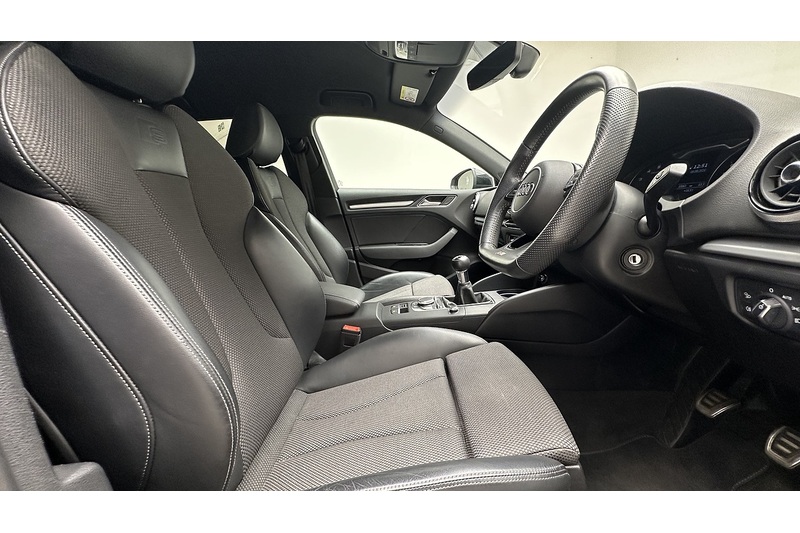 Audi A3 TFSI Black Edition - U4068