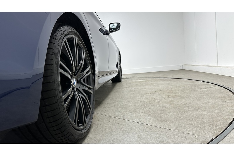 BMW 5 Series 530e M Sport - U4083