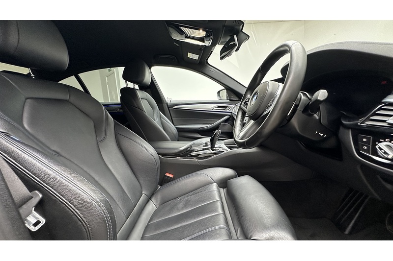 BMW 5 Series 530e M Sport - U4083