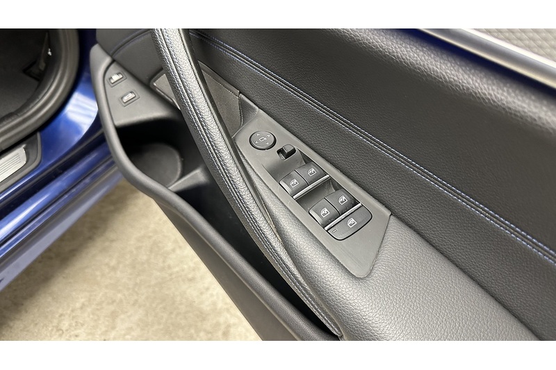 BMW 5 Series 530e M Sport - U4083