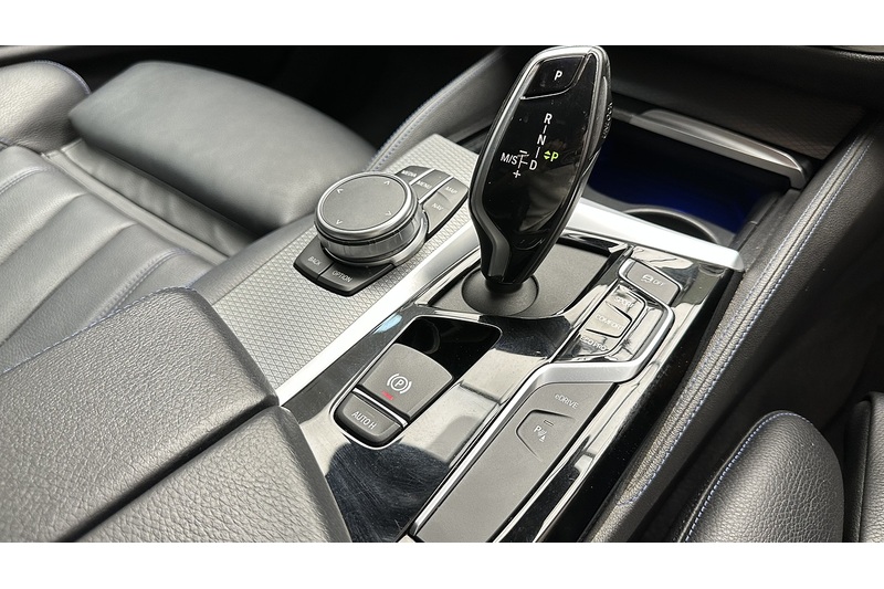 BMW 5 Series 530e M Sport - U4083
