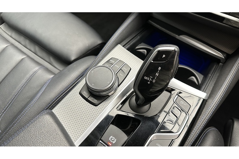 BMW 5 Series 530e M Sport - U4083