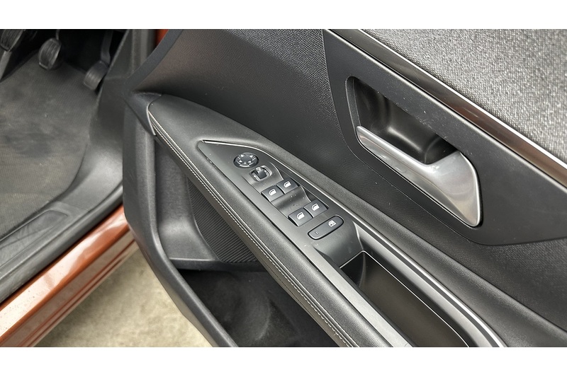 Peugeot 3008 PureTech GT Line Premium - U4116