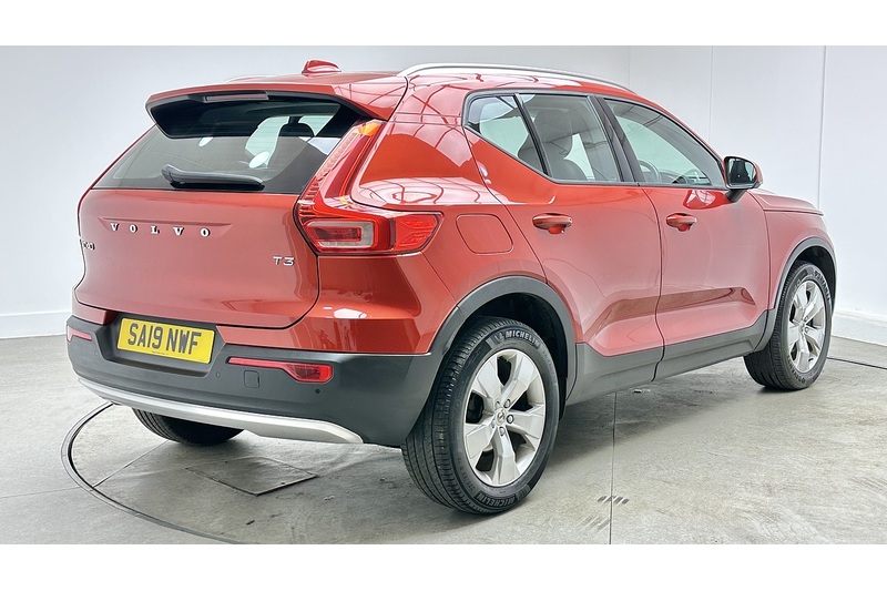 Volvo XC40 T3 Momentum Pro - U4144