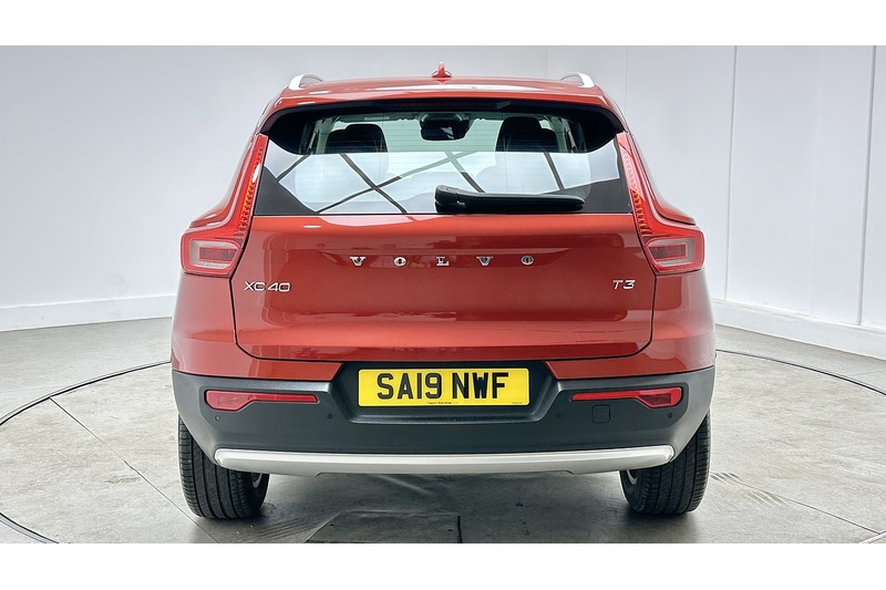 Volvo XC40 T3 Momentum Pro - U4144