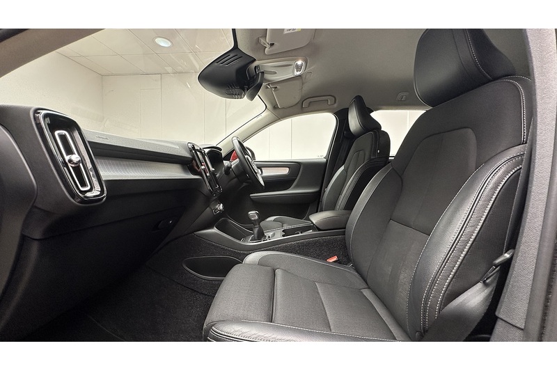 Volvo XC40 T3 Momentum Pro - U4144