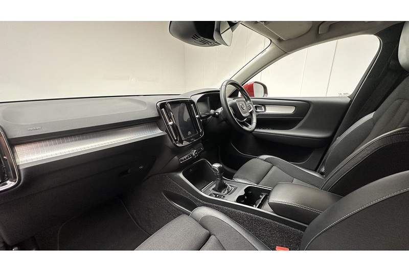 Volvo XC40 T3 Momentum Pro - U4144