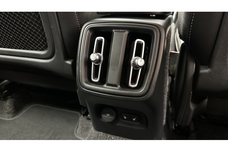 Volvo XC40 T3 Momentum Pro - U4144