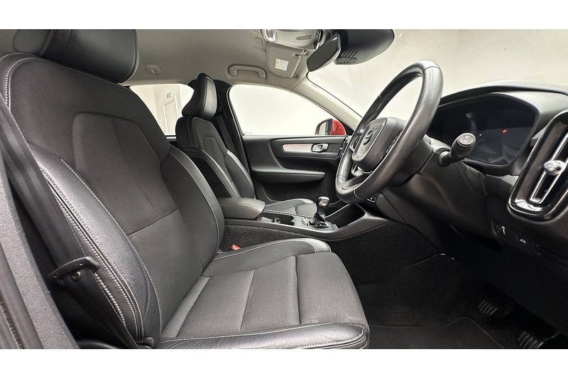 Volvo XC40 T3 Momentum Pro - U4144