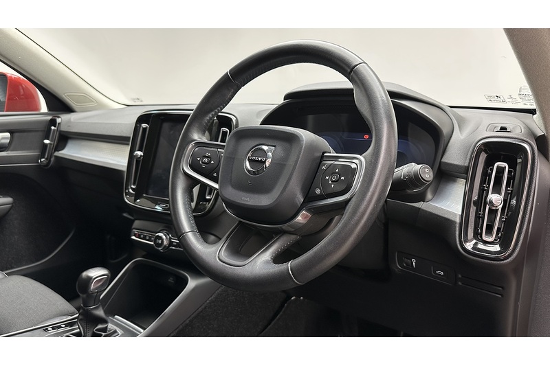 Volvo XC40 T3 Momentum Pro - U4144
