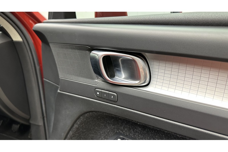 Volvo XC40 T3 Momentum Pro - U4144