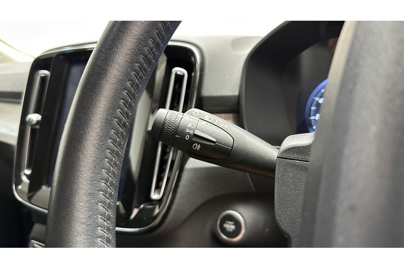 Volvo XC40 T3 Momentum Pro - U4144