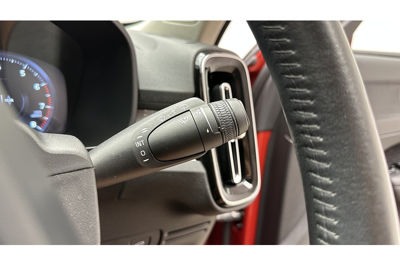 Volvo XC40 T3 Momentum Pro - U4144