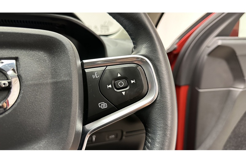 Volvo XC40 T3 Momentum Pro - U4144