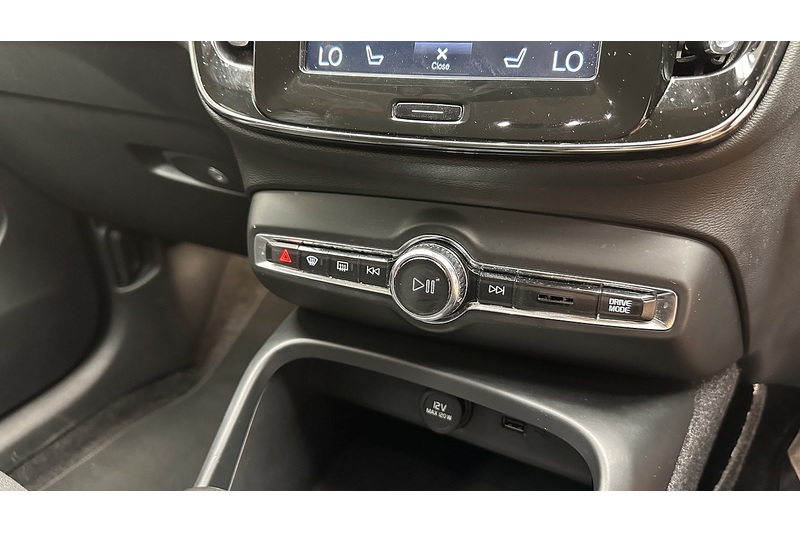 Volvo XC40 T3 Momentum Pro - U4144