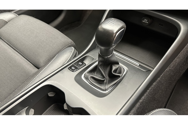 Volvo XC40 T3 Momentum Pro - U4144
