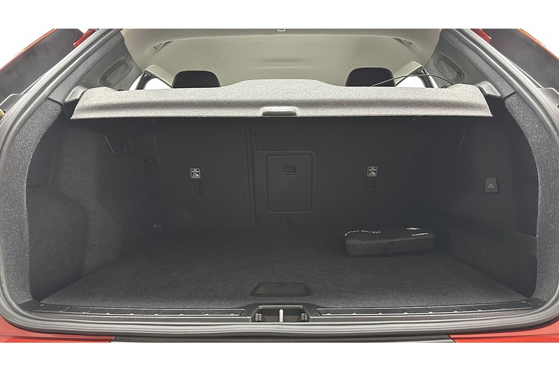 Volvo XC40 T3 Momentum Pro - U4144