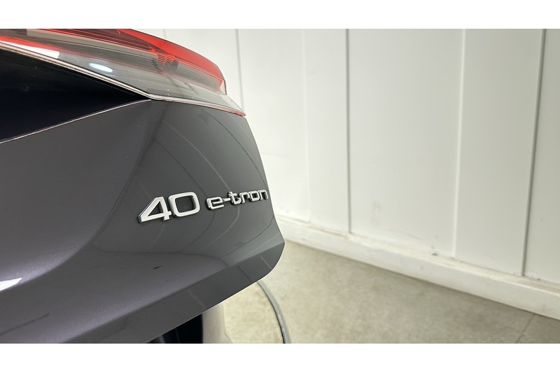 Audi Q4 e-tron S line - U4147