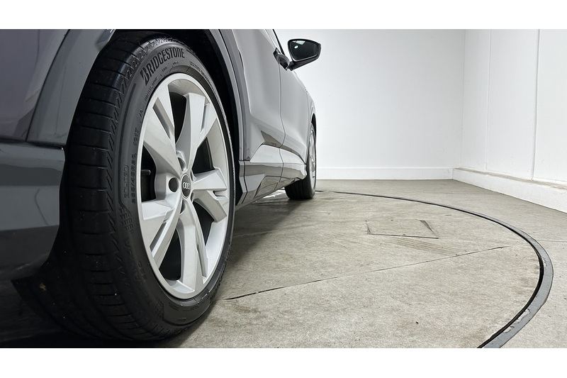 Audi Q4 e-tron S line - U4147