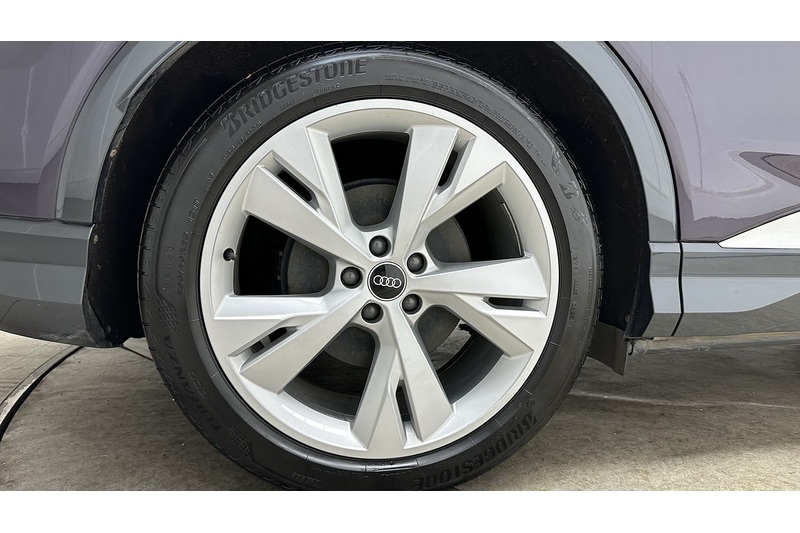 Audi Q4 e-tron S line - U4147