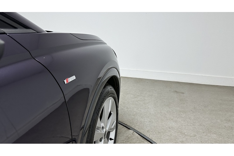 Audi Q4 e-tron S line - U4147