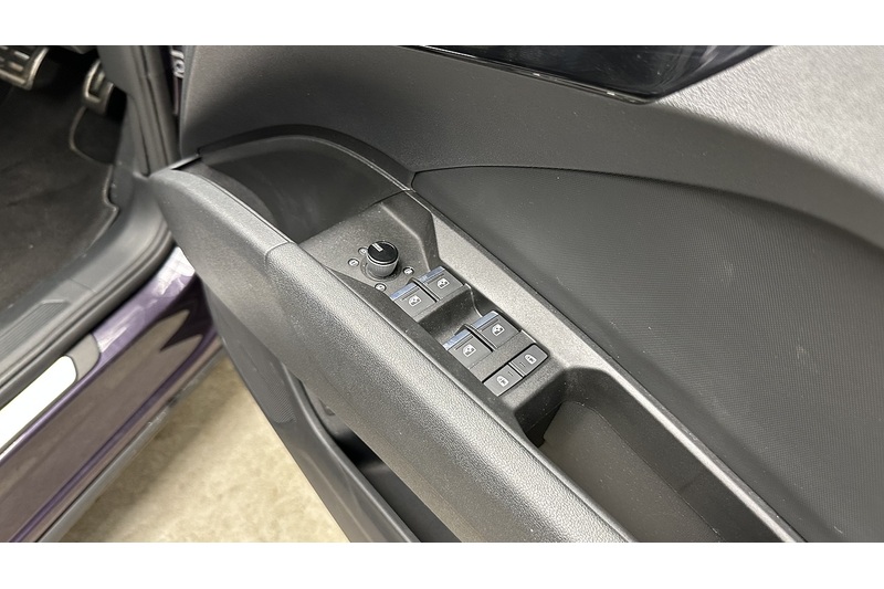 Audi Q4 e-tron S line - U4147