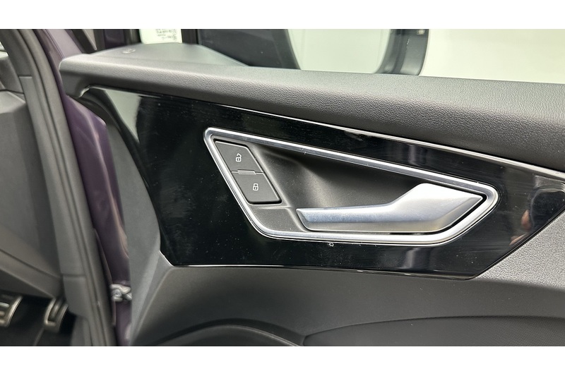 Audi Q4 e-tron S line - U4147