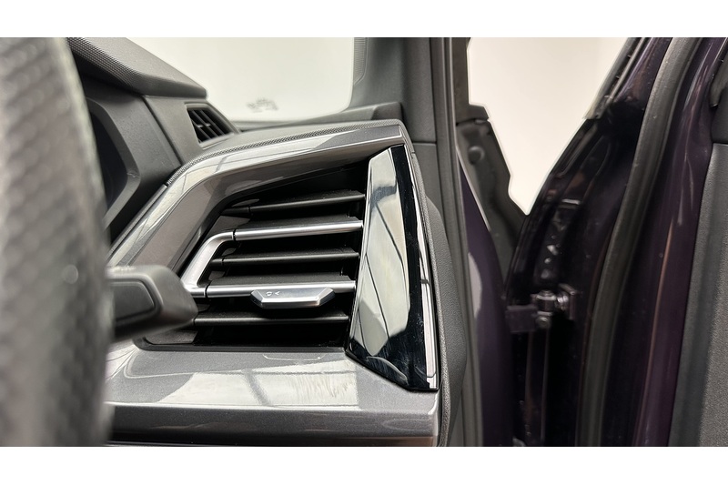 Audi Q4 e-tron S line - U4147