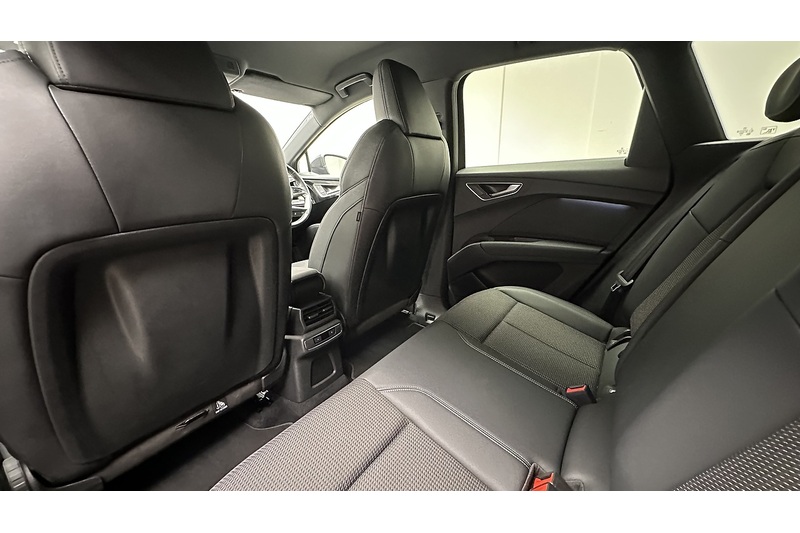 Audi Q4 e-tron S line - U4147
