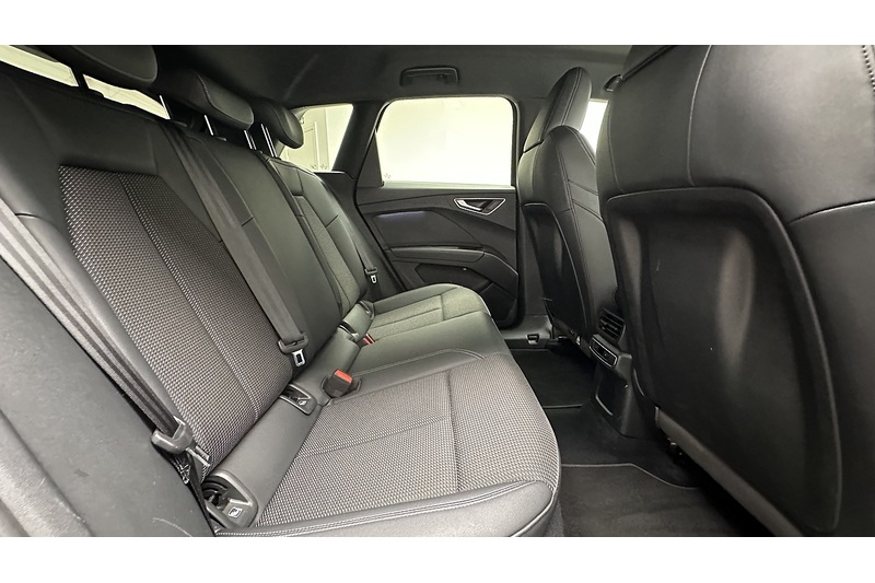 Audi Q4 e-tron S line - U4147