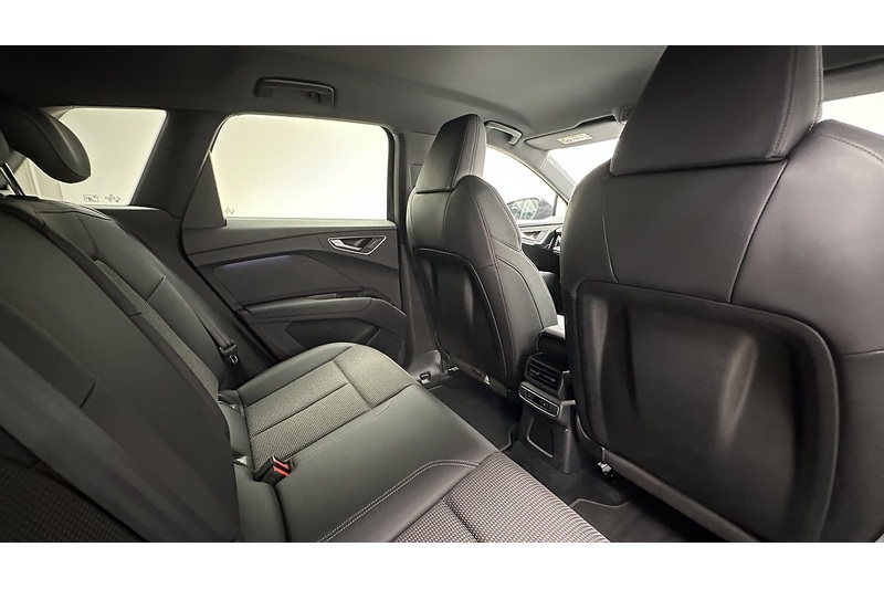 Audi Q4 e-tron S line - U4147