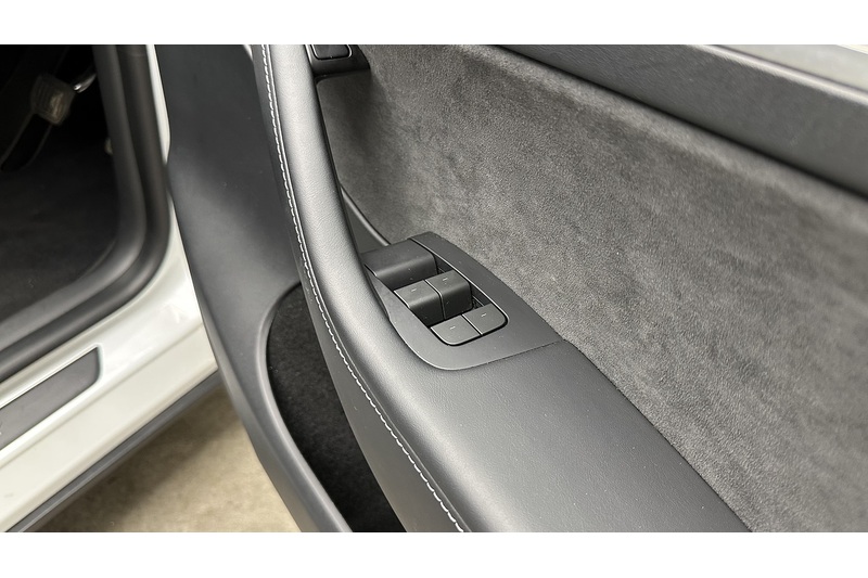 Tesla Model Y Long Range - U4160