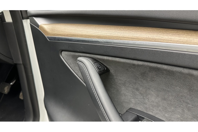 Tesla Model Y Long Range - U4160