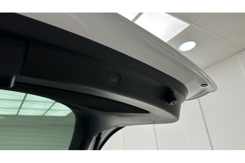 Tesla Model Y Long Range - U4160