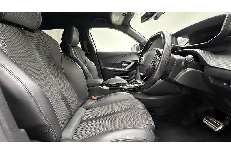 Peugeot E-2008 GT Line - U4177