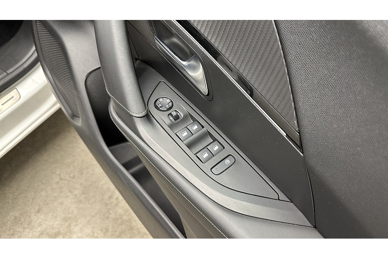Peugeot E-2008 GT Line - U4177
