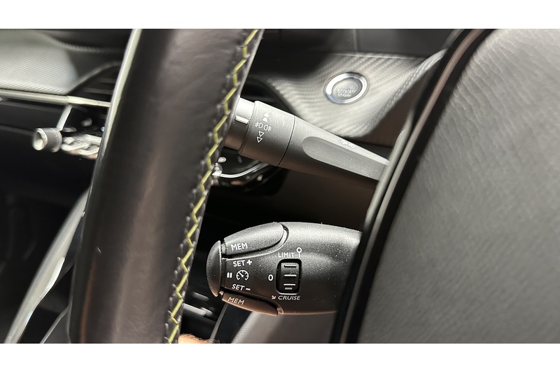 Peugeot E-2008 GT Line - U4177