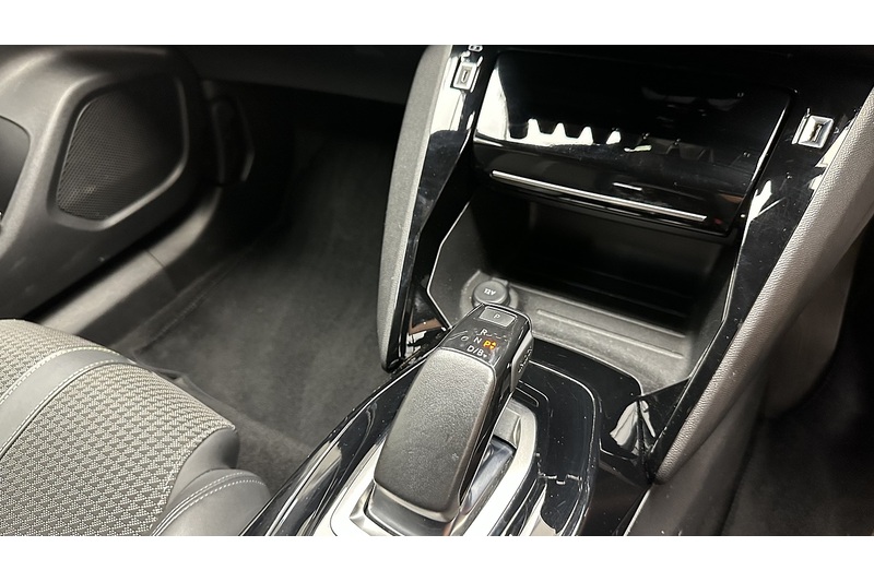 Peugeot E-2008 GT Line - U4177