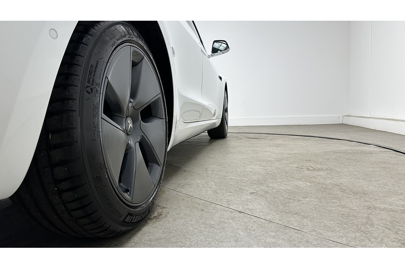 Tesla Model 3 Standard Range Plus - U4180