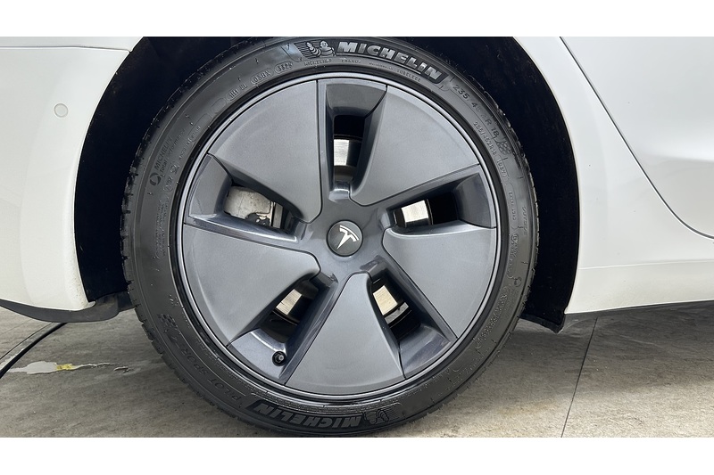 Tesla Model 3 Standard Range Plus - U4180