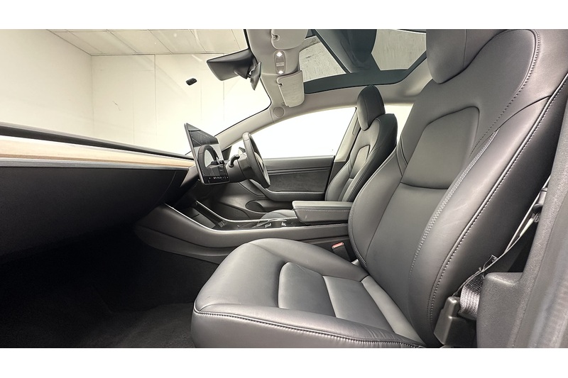Tesla Model 3 Standard Range Plus - U4180
