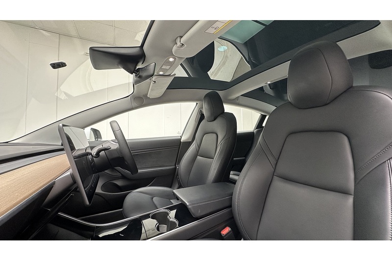 Tesla Model 3 Standard Range Plus - U4180